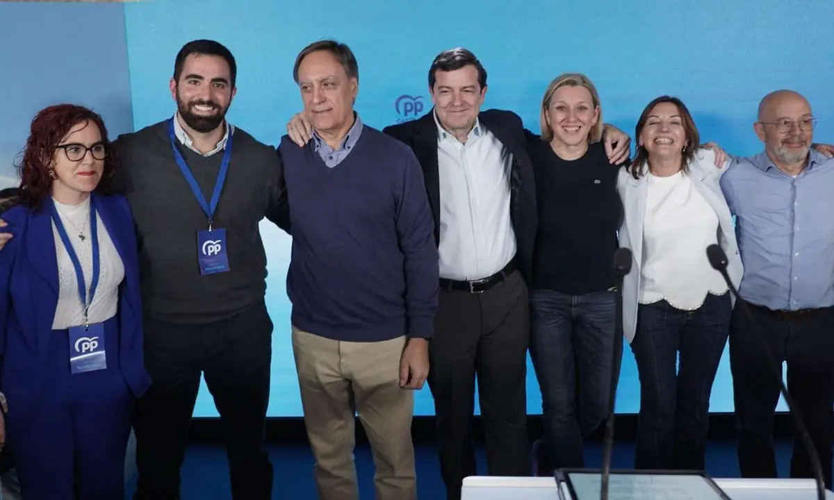 El candidato del PP a la Presidencia de la Junta de Castilla y Le&oacute;n, Alfonso Fern&aacute;ndez Ma&ntilde;ueco, a su llegada al hotel Alameda Palace de Salamanca para seguir la evoluci&oacute;n de los resultados electorales. Rub&eacute;n Cacho. ICAL