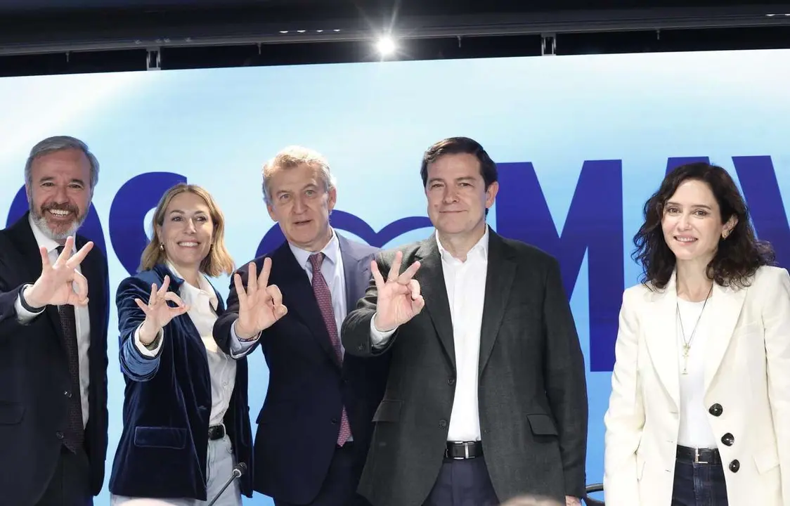 El presidente de Castilla y Le&oacute;n en funci&oacute;nes Alfonso Fern&aacute;ndez Ma&ntilde;ueco es recibido con una ovaci&oacute;n tras su victoria en las elecciones de este domingo, a su llegada a la Junta directiva nacional del PP. Juan L&aacute;zaro. ICAL