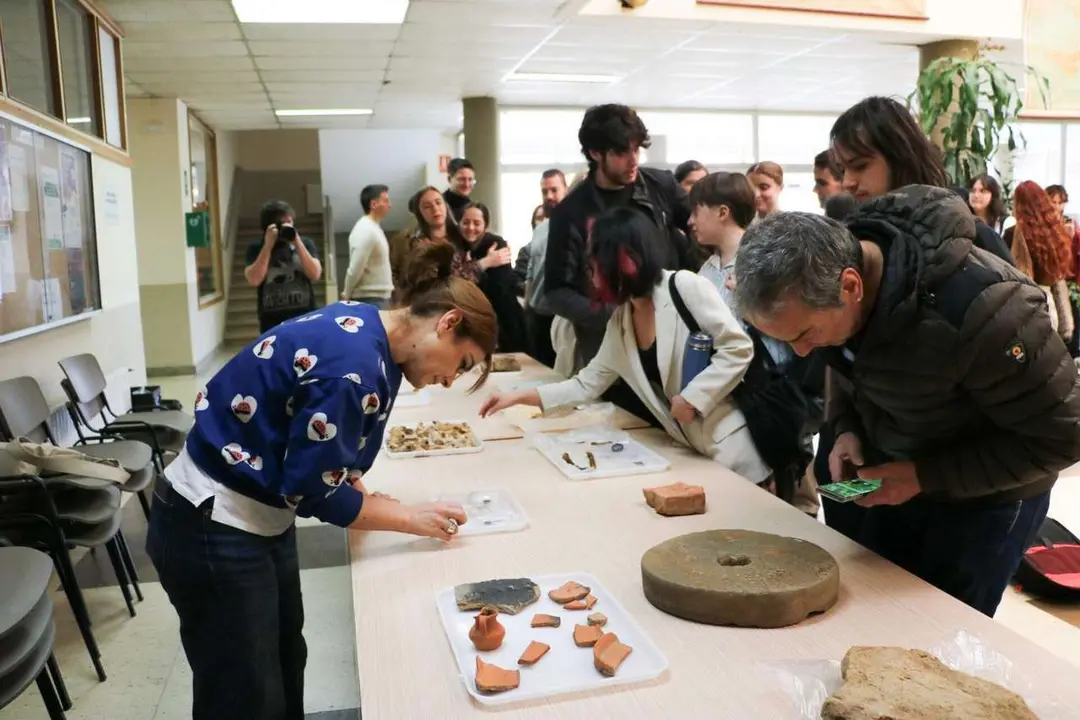 Jornada y taller pr&aacute;ctico sobre las excavaciones en el yacimiento de Puente Castro