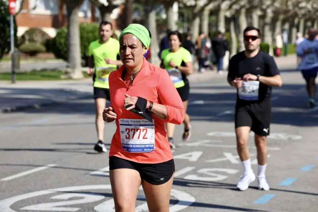 Salida de la XVI edici&oacute;n de la Media Marat&oacute;n de Le&oacute;n y la Carrera 5K , a las que acude el alcalde de la ciudad, Jos&eacute; Antonio Diez