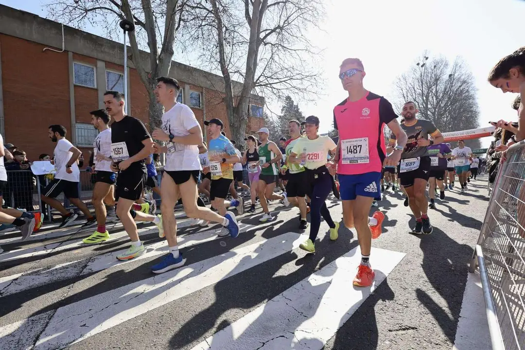 Salida de la XVI edici&oacute;n de la Media Marat&oacute;n de Le&oacute;n y la Carrera 5K , a las que acude el alcalde de la ciudad, Jos&eacute; Antonio Diez. ICAL