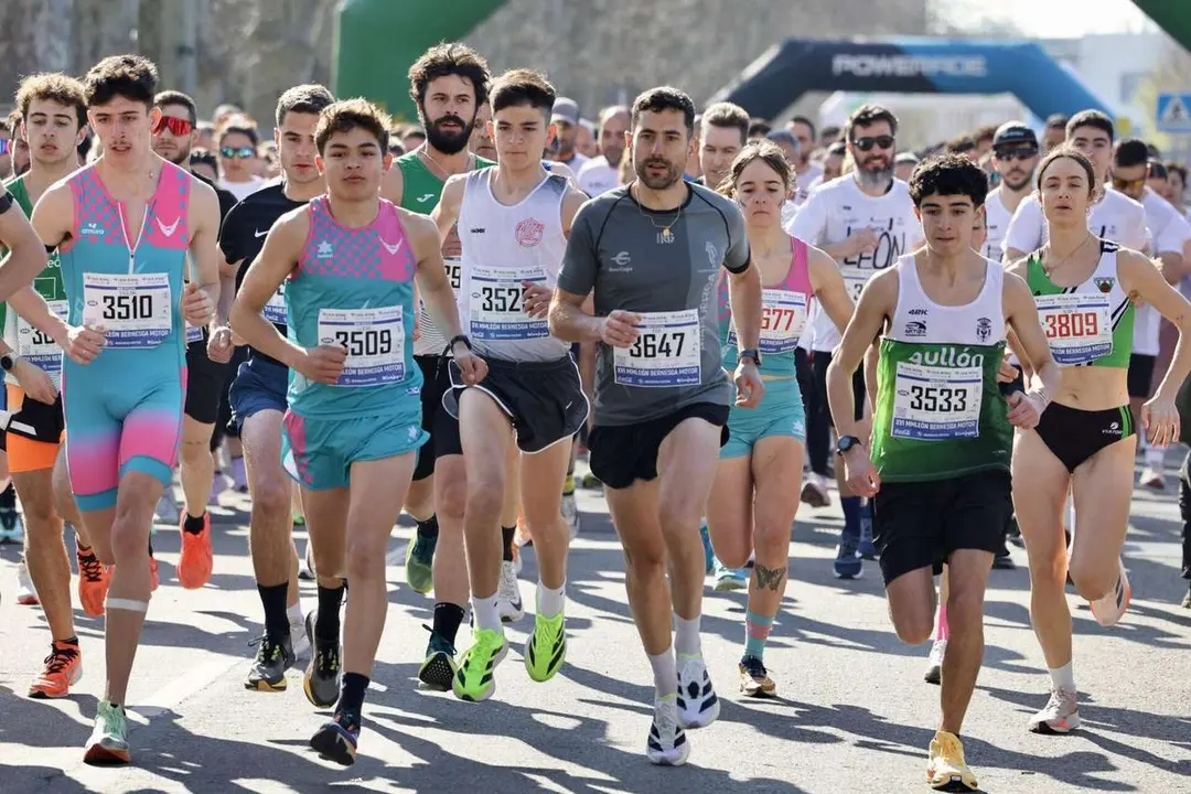 Salida de la XVI edici&oacute;n de la Media Marat&oacute;n de Le&oacute;n y la Carrera 5K , a las que acude el alcalde de la ciudad, Jos&eacute; Antonio Diez