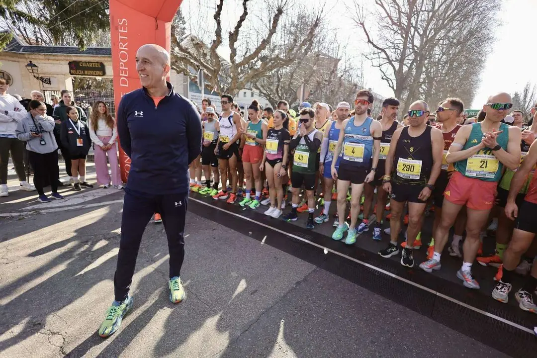 Salida de la XVI edici&oacute;n de la Media Marat&oacute;n de Le&oacute;n y la Carrera 5K , a las que acude el alcalde de la ciudad, Jos&eacute; Antonio Diez