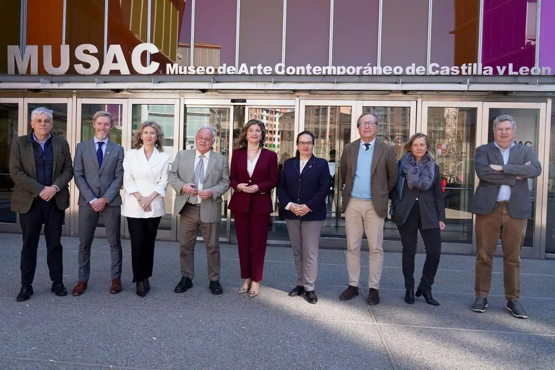 La rectora de la Universidad de Le&oacute;n, Nuria Gonz&aacute;lez; el consejero de Cultura, Turismo y Deporte en funciones, Gonzalo Santoja; la presidenta de la Junta Mayor de Cofrad&iacute;as y Hermandades de la Semana Santa de Le&oacute;n, Diana Bel&eacute;n Garc&iacute;a, y la investigadora de la ULE, Ana Mar&iacute;a Gonz&aacute;lez, presentan el estudio el impacto econ&oacute;mico y social de la Semana Santa de Le&oacute;n 2025. Campillo. ICAL