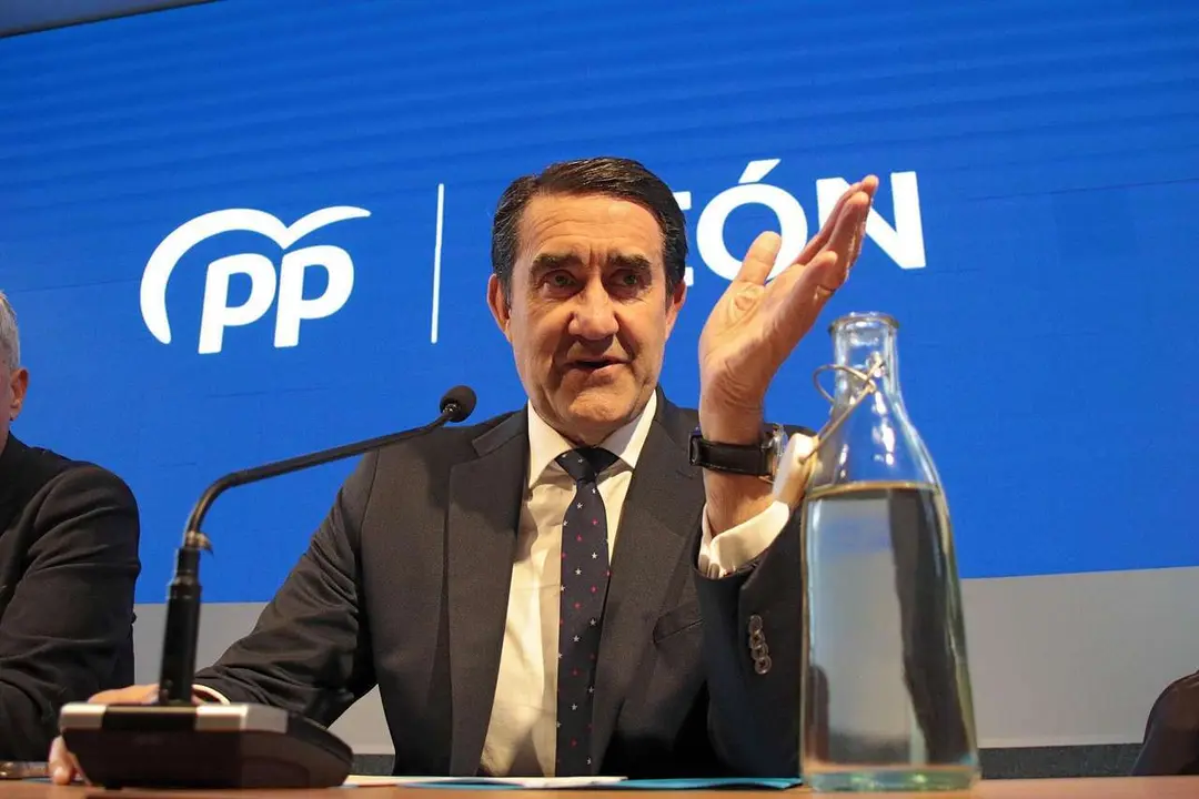 El presidente de la Junta Gestora del PP de Le&oacute;n, Juan Carlos Su&aacute;rez-Qui&ntilde;ones, ha comparecido para hacer un balance de los &ldquo;muy buenos&rdquo; resultados obtenidos por la formaci&oacute;n en la provincia en las recientes elecciones auton&oacute;micas. Peio Garc&iacute;a. ICAL