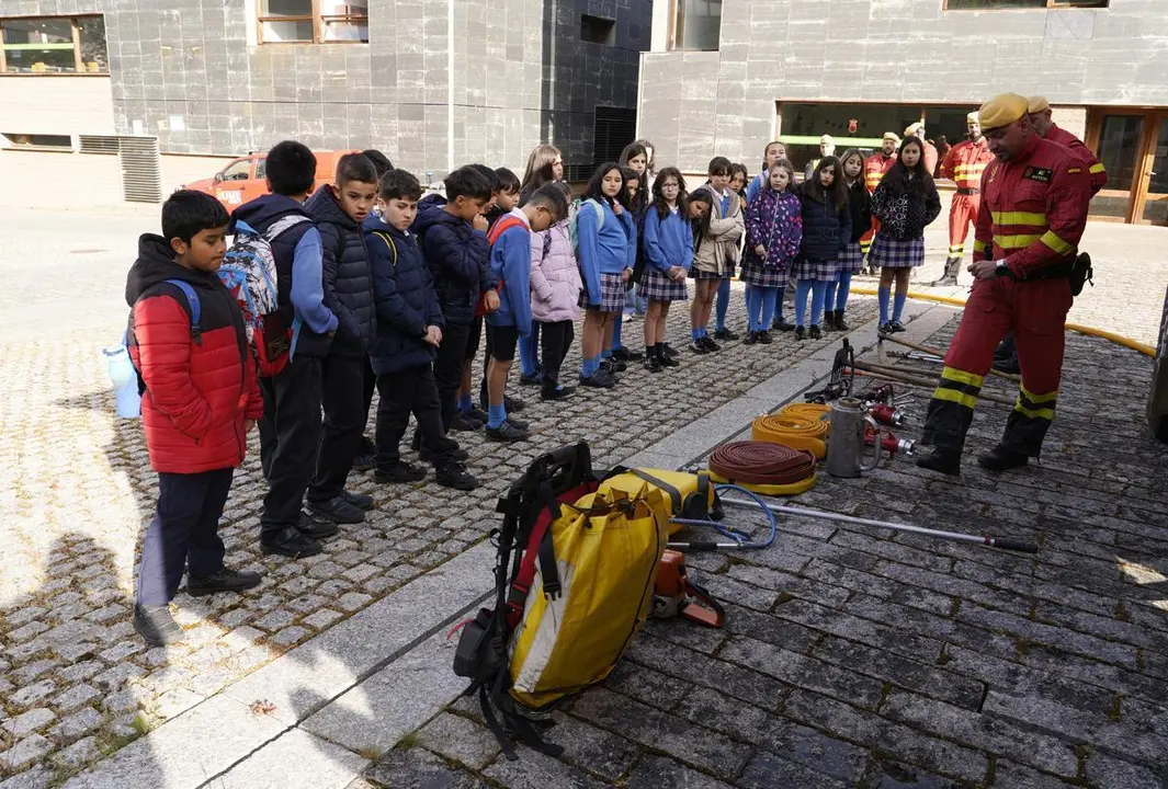 'Plant&eacute;monos', los talleres de la ULE contra los incendios, ya han llegado a 1.500 escolares. | ICAL 