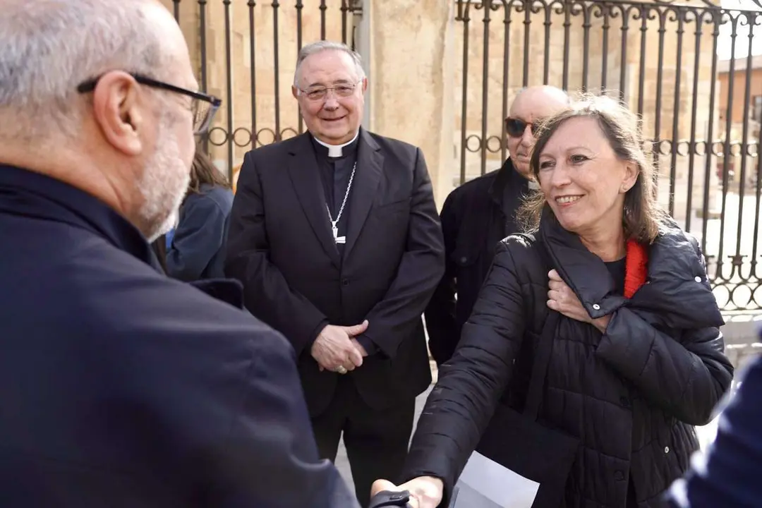 La directora general de Patrimonio Cultural y Bellas Artes del Ministerio de Cultura, &Aacute;ngeles Albert, y el obispo de Le&oacute;n, Luis &Aacute;ngel de las Heras, presentan el resultado del proyecto de restauraci&oacute;n del trascoro de la Catedral de Le&oacute;n. Tambi&eacute;n participan la restauradora del Instituto del Patrimonio Cultural de Espa&ntilde;a, Noelia Yanguas, restauradora del IPCE, y una representante de la empresa adjudicataria, Talleres de Arte Granda, Francisca Soto Morales. Campillo