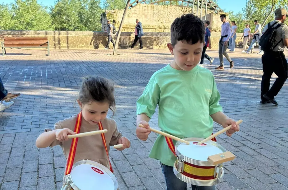 Guzm&aacute;n y su hermana Valeria, que fue su donante de m&eacute;dula hace un par de a&ntilde;os.