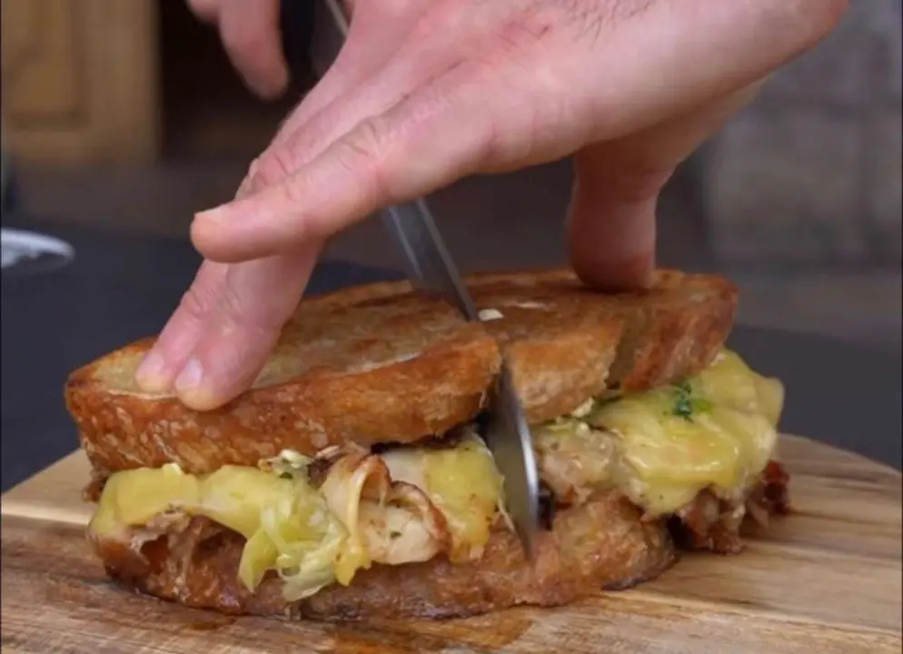 El sandwich Porchetta pro max 3.000 es la propuesta de Pangea para el III Campeonato de Espa&ntilde;a de Bocadillos. | @PANGEALEON