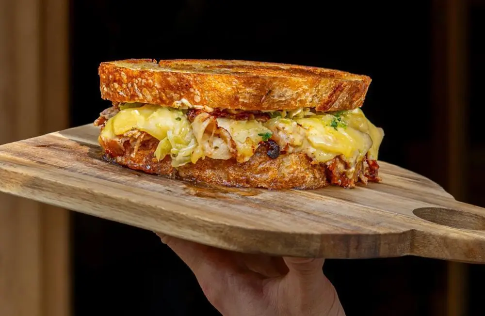 El sandwich Porchetta pro max 3.000 es la propuesta de Pangea para el III Campeonato de Espa&ntilde;a de Bocadillos. | @PANGEALEON