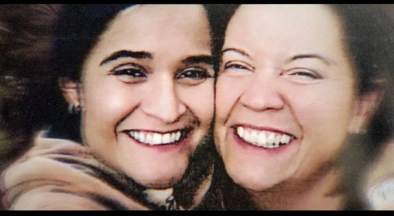 Triana y Montserrat, dos de las tres condenadas por el crimen de Isabel Carrasco, en un fotograma del documental que se estrena la pr&oacute;xima semana. | HBO MAX
