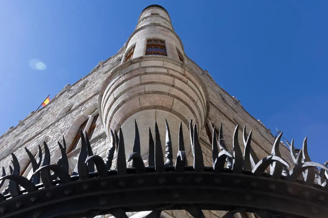 Casa Botines, obra del arquitecto Gaud&iacute; en Le&oacute;n. | FUNDOS