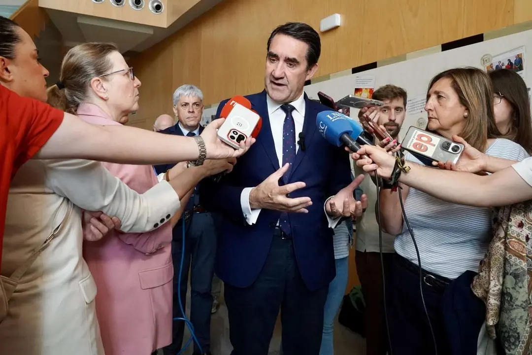 El consejero Su&aacute;rez-Qui&ntilde;ones, este lunes en Le&oacute;n. | ICAL