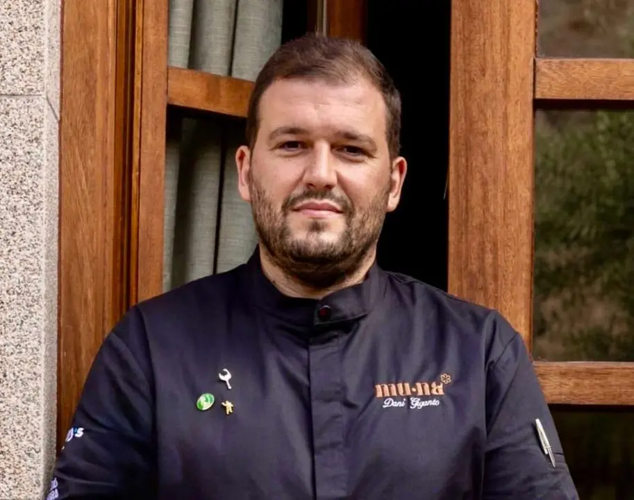 Daniel Giganto es el sumiller y jefe de sala del restaurante Muna de Ponferrada, que atesora una estrella Michelin y un sol Repsol. 
