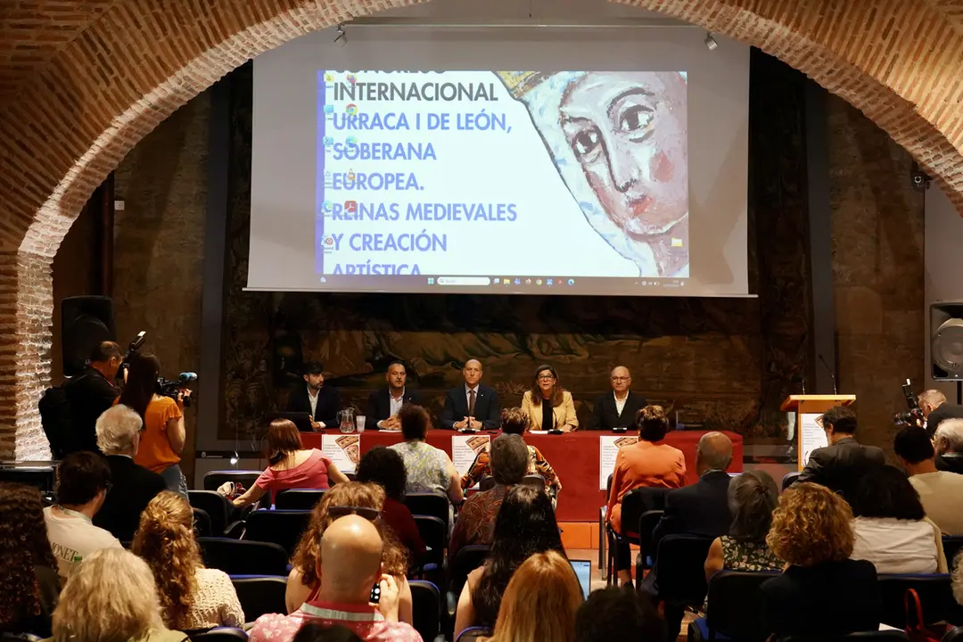 La vicerrectora de Inclusi&oacute;n, Igualdad y Proyecci&oacute;n Social, Raquel Dom&iacute;nguez, el alcalde de Le&oacute;n, Jos&eacute; Antonio Diez, y el diputado de Educaci&oacute;n, Emilio Mart&iacute;nez, inauguran el congreso Internacional &lsquo;Urraca I de Le&oacute;n, Soberana Europea. Reinas Medievales y creaci&oacute;n art&iacute;stica&rsquo; que organiza la ULE. | ICAL