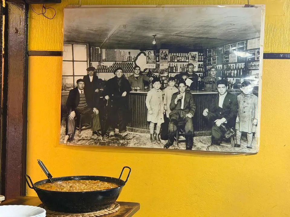 Sopas de ajo para celebrar un aniversario imperdible, los 111 a&ntilde;os del m&iacute;tico Casa Benito. En la imagen, una fotograf&iacute;a de diciembre de 1935. | SM