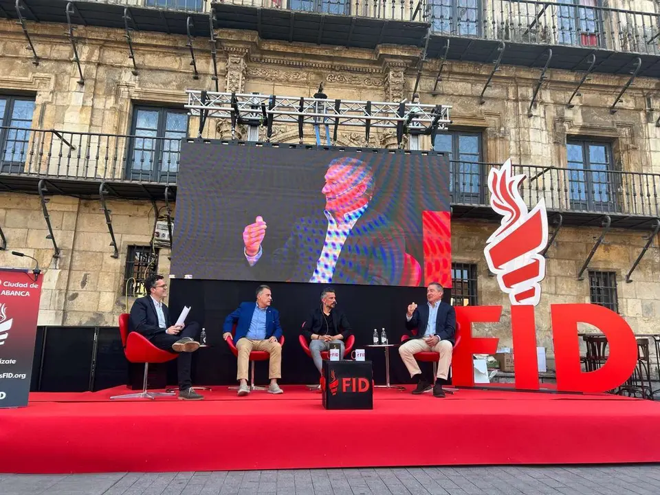 Manolo Cadenas, Gustavo Aranzana y Rub&eacute;n de la Barrera en el acto Experiencia FID. Le&oacute;n24horas