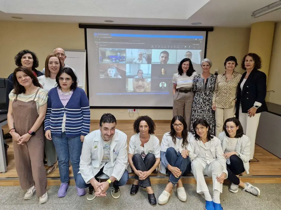 Foto de familia de la reuni&oacute;n para compartir los buenos resultados de la Cartera de Servicios de Atenci&oacute;n Primaria
