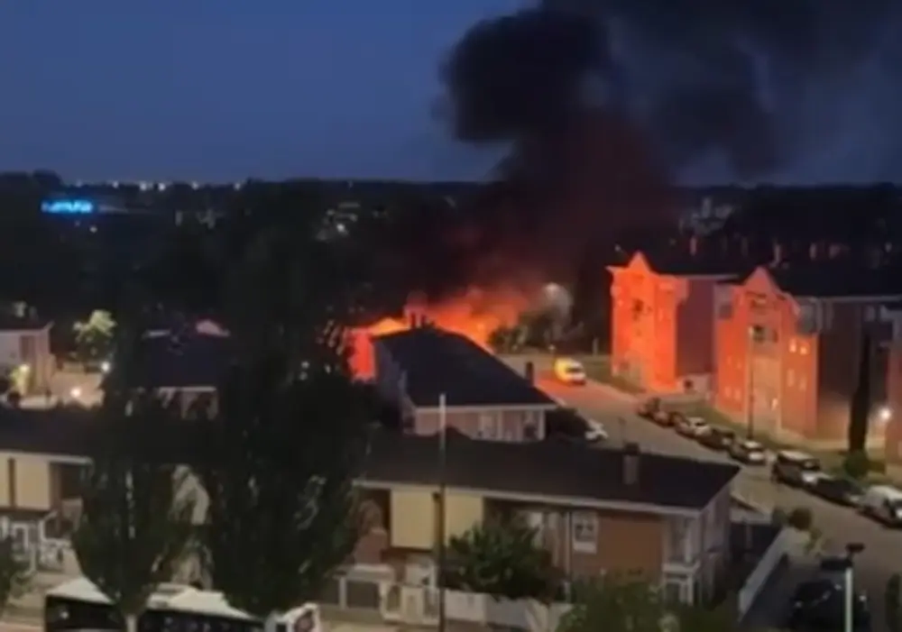 La explosi&oacute;n y el incendio se produjeron este lunes por la noche en Covaresa, Valladolid. | ICAL