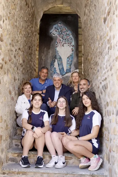El delegado territorial de la Junta, Eduardo Diego; la directora del Archivo Hist&oacute;rico Provincial, Eva Merino, y el profesor Carlos Cuenllas, presentan la nueva imagen de la muralla, &lsquo;El leopardo de las nieves&rsquo;