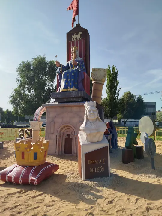 Hoguera de San Juan 2026 en Le&oacute;n en honor a la Reina Urraca I (6)