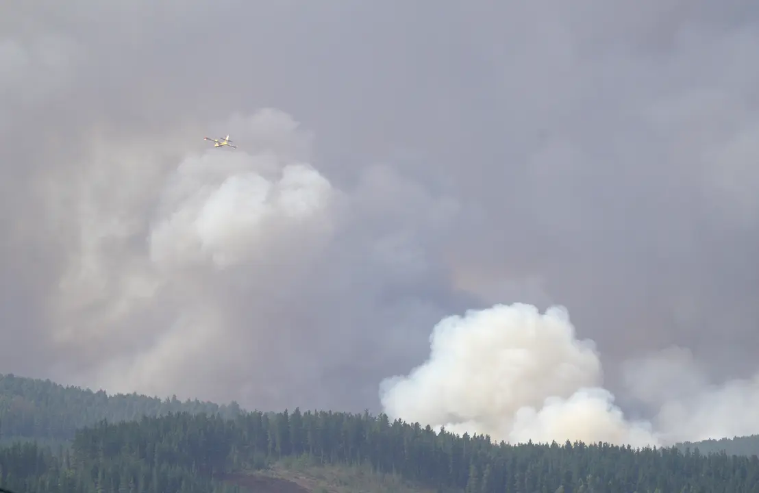 Imagen del incendio en la localidad de San Vicente de Arganza (Le&oacute;n). C&eacute;sar S&aacute;nchez. Ical