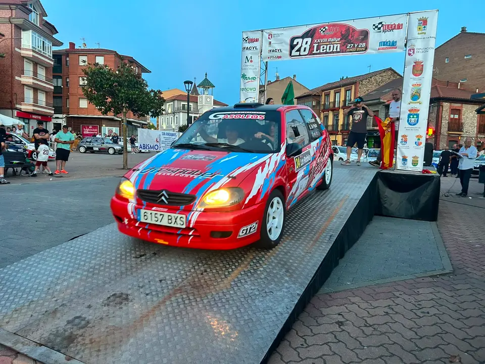 Salida desde La Robla del  XXVIII Rallye de Le&oacute;n (2)