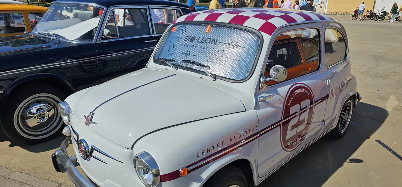 Concentraci&oacute;n de coches cl&aacute;sicos y Feria del Vino y el Queso de Carbajal de la Legua 2026 - Le&oacute;n24horas 12