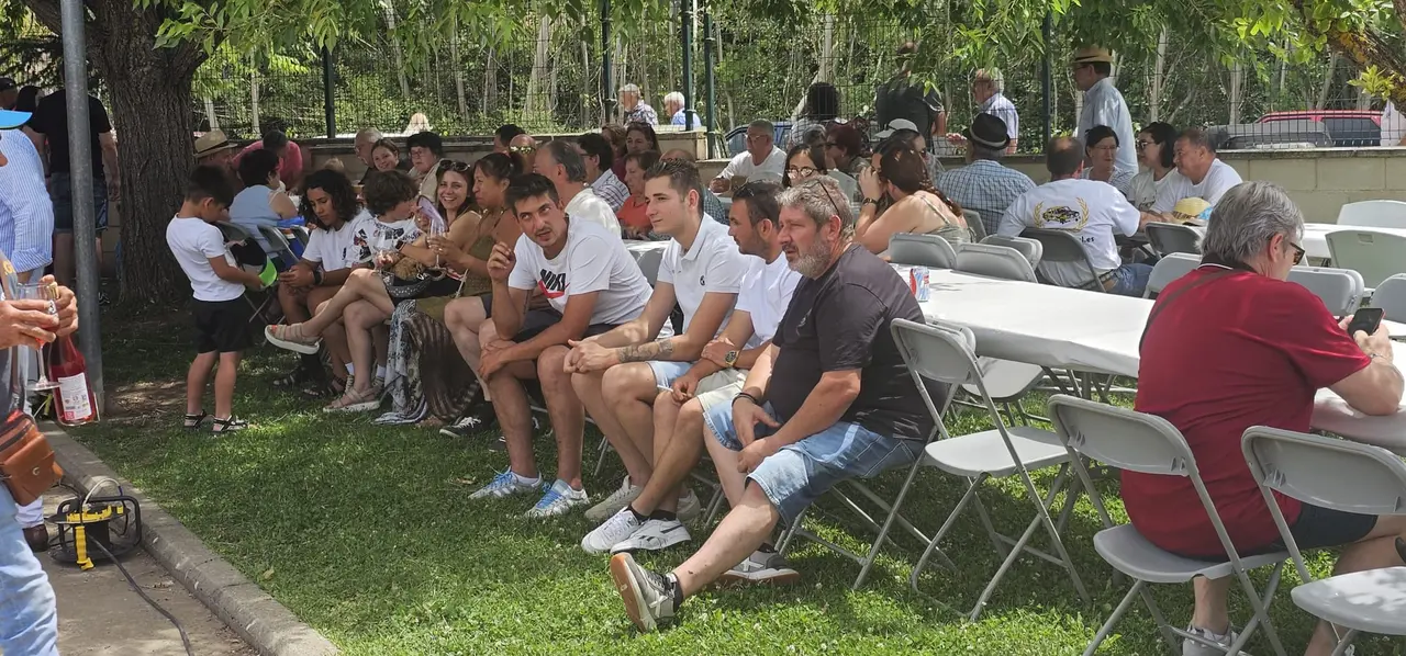 Concentraci&oacute;n de coches cl&aacute;sicos y Feria del Vino y el Queso de Carbajal de la Legua 2026 - Le&oacute;n24horas 31