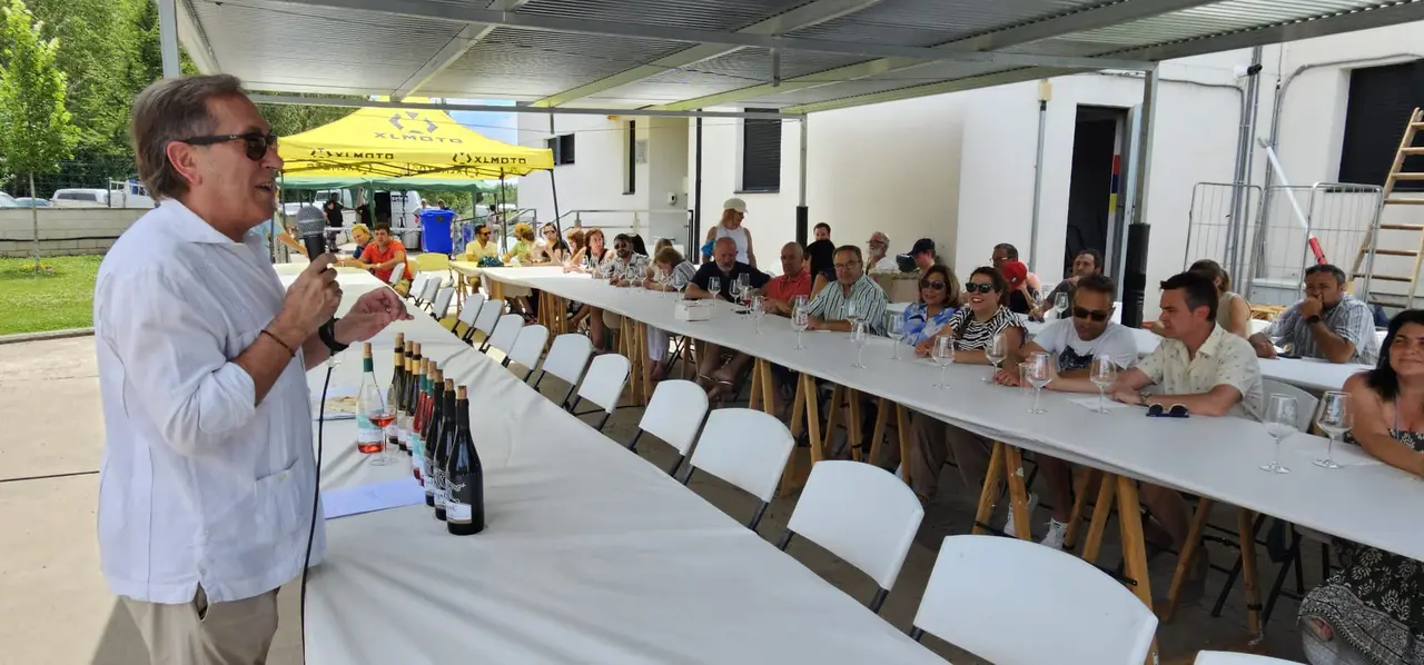 Concentraci&oacute;n de coches cl&aacute;sicos y Feria del Vino y el Queso de Carbajal de la Legua 2026 - Le&oacute;n24horas 29