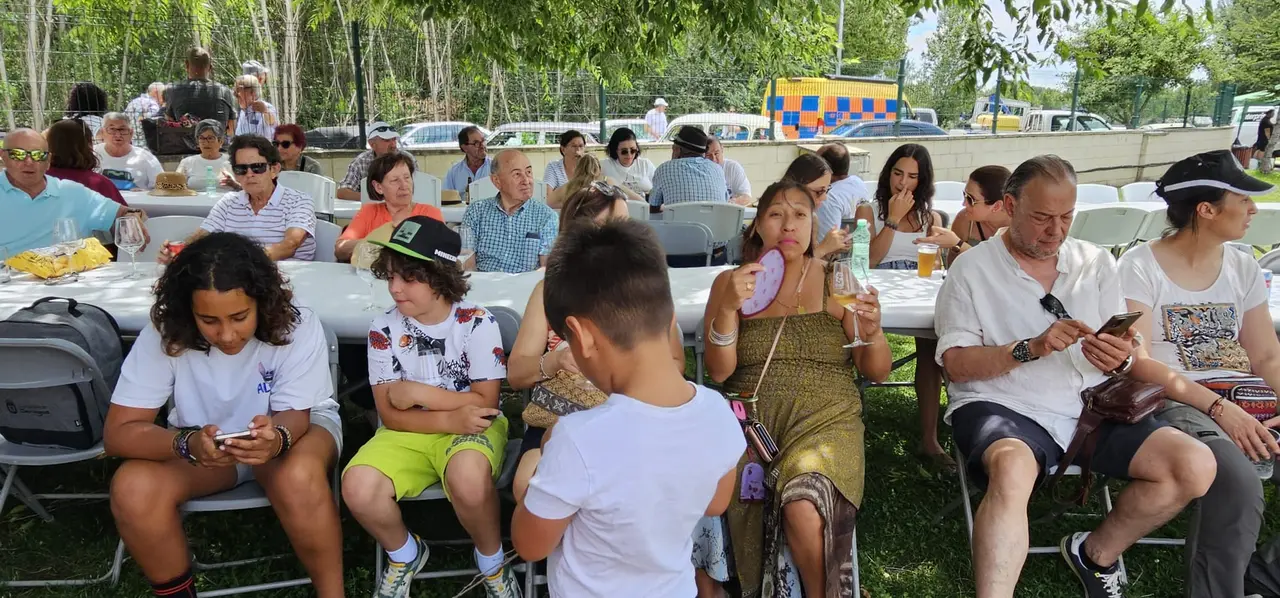 Concentraci&oacute;n de coches cl&aacute;sicos y Feria del Vino y el Queso de Carbajal de la Legua 2026 - Le&oacute;n24horas 28