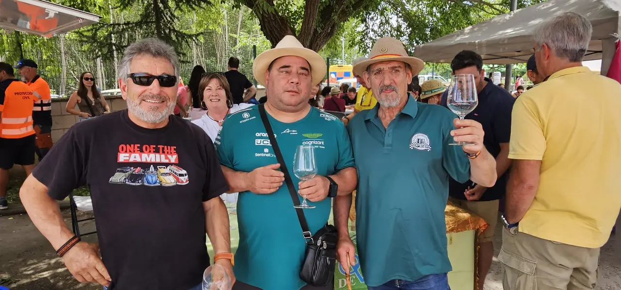 Concentraci&oacute;n de coches cl&aacute;sicos y Feria del Vino y el Queso de Carbajal de la Legua 2026 - Le&oacute;n24horas 27