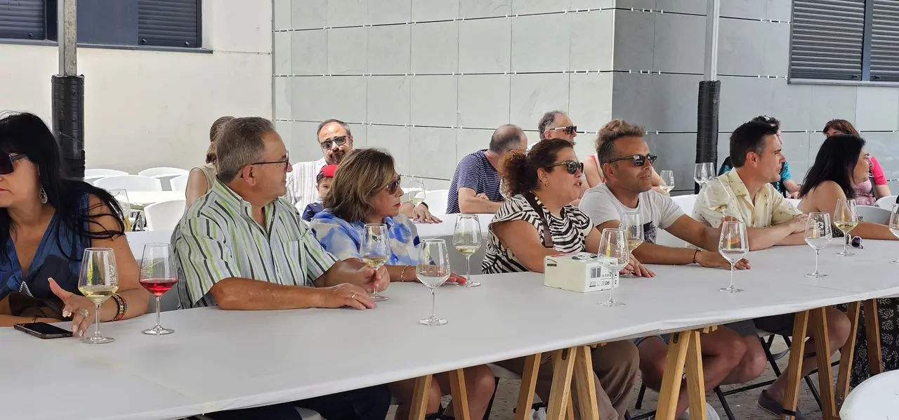Concentraci&oacute;n de coches cl&aacute;sicos y Feria del Vino y el Queso de Carbajal de la Legua 2026 - Le&oacute;n24horas 24