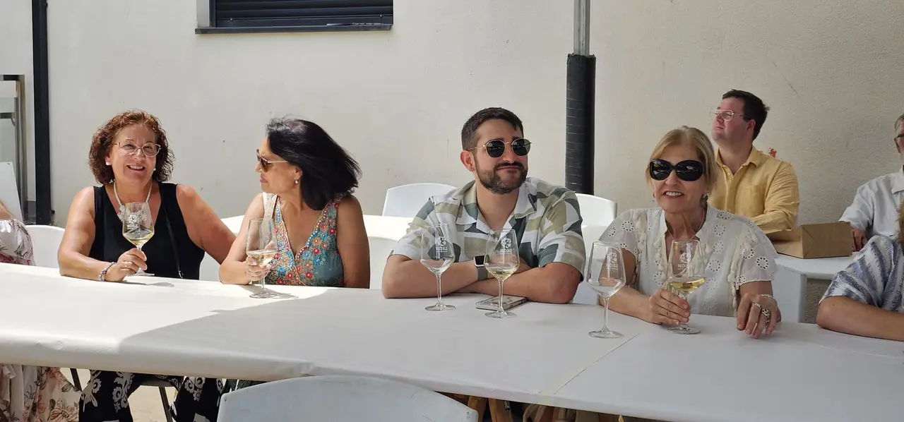 Concentraci&oacute;n de coches cl&aacute;sicos y Feria del Vino y el Queso de Carbajal de la Legua 2026 - Le&oacute;n24horas 23