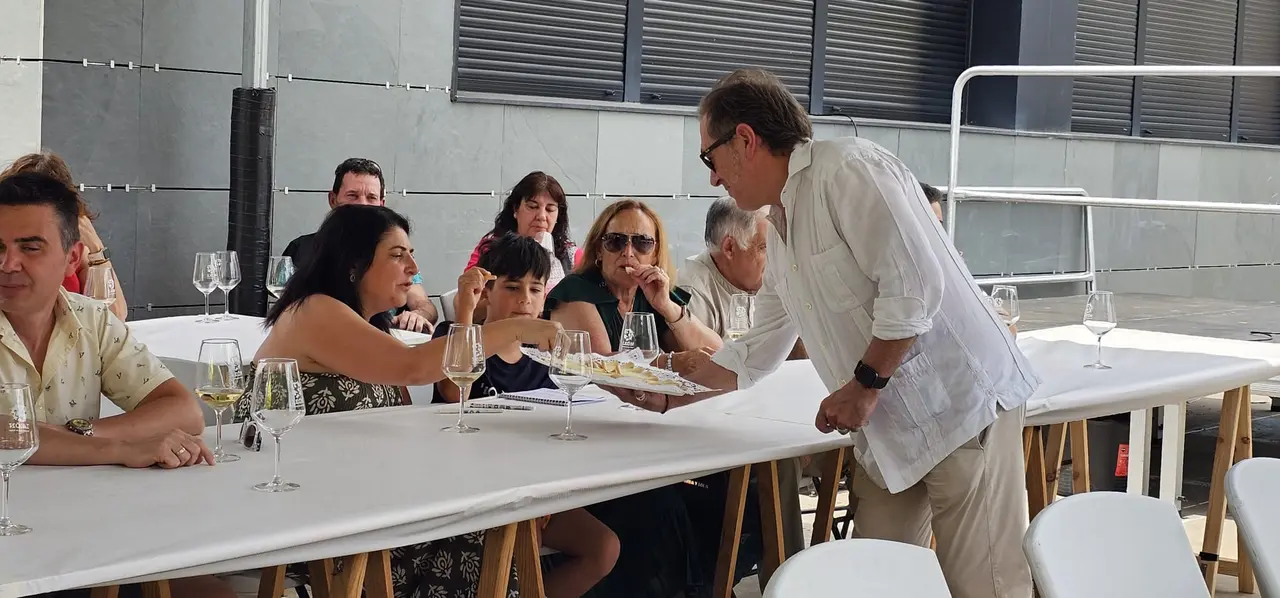 Concentraci&oacute;n de coches cl&aacute;sicos y Feria del Vino y el Queso de Carbajal de la Legua 2026 - Le&oacute;n24horas 22