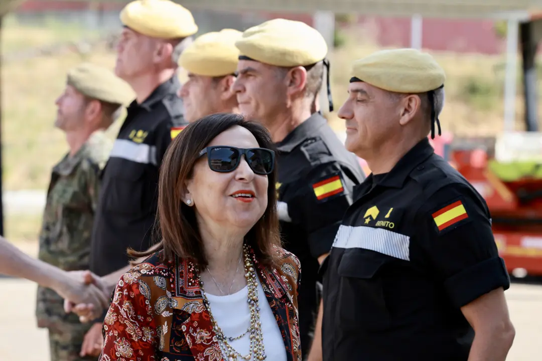 La ministra de Defensa, Margarita Robles, visita el Quinto Batall&oacute;n de Intervenci&oacute;n en Emergencias y la Unidad de Drones de la Unidad Militar de Emergencias. | ICAL