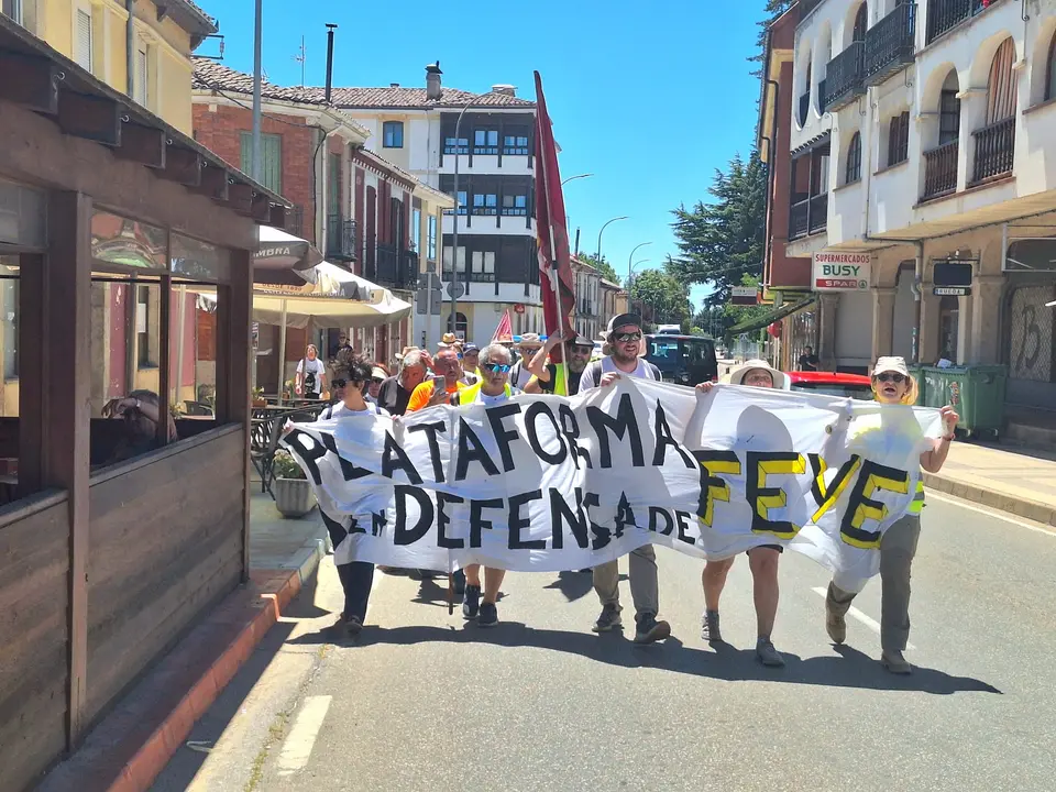 Concluye la tercera etapa de la marcha reivindicativa Guardo (Palencia)-Le&oacute;n de la Plataforma en Defensa de Feve. Llegada a Bo&ntilde;ar