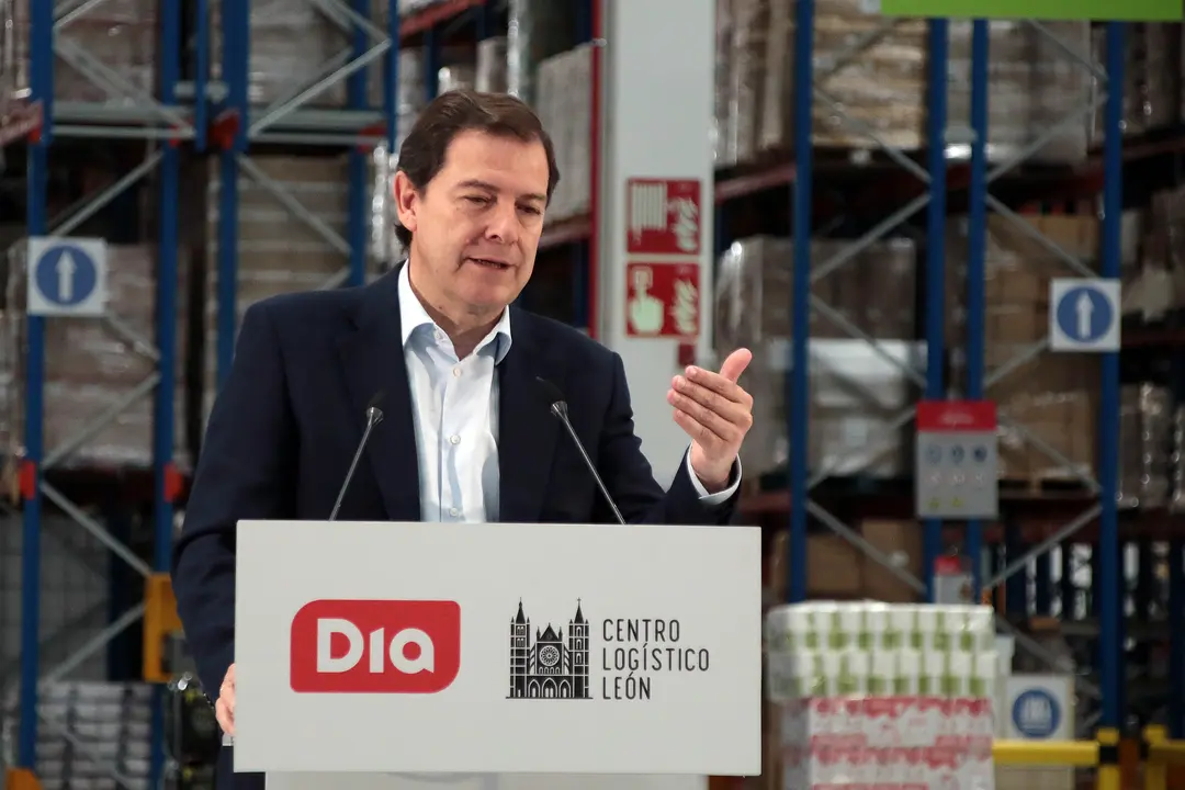 El presidente de la Junta, Alfonso Fern&aacute;ndez Ma&ntilde;ueco, participa en el acto de inauguraci&oacute;n del nuevo centro log&iacute;stico DIA Le&oacute;n en Villadangos del P&aacute;ramo. Peio Garc&iacute;a. Ical