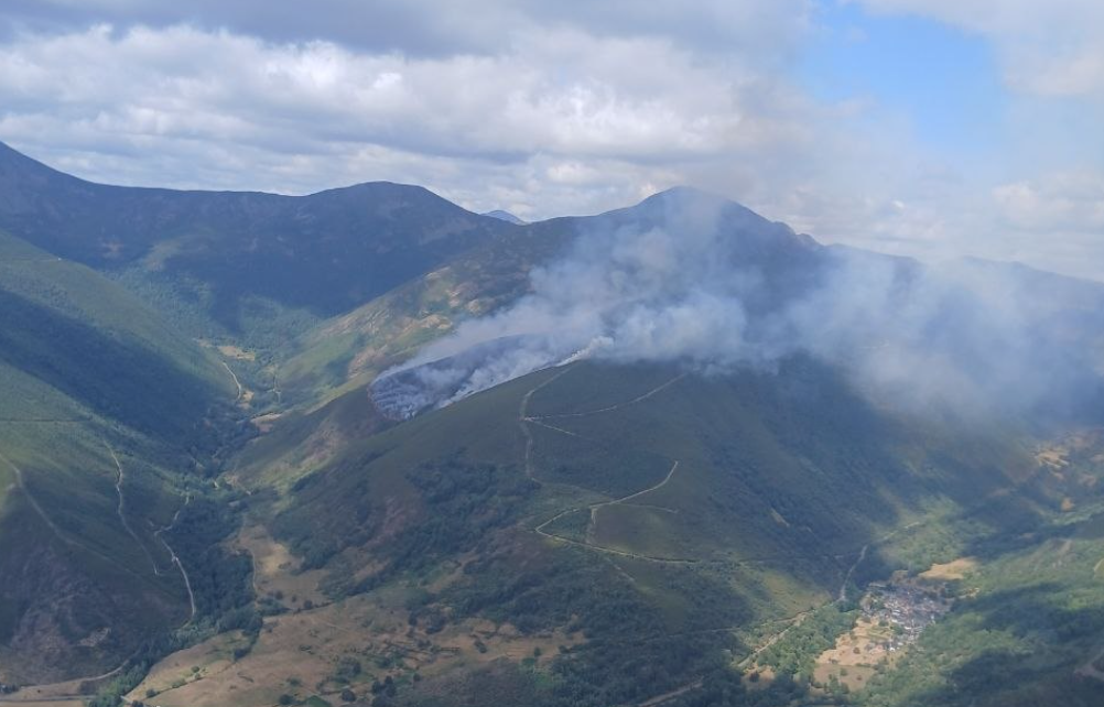 Incendio forestal en Gu&iacute;mara, Peranzanes