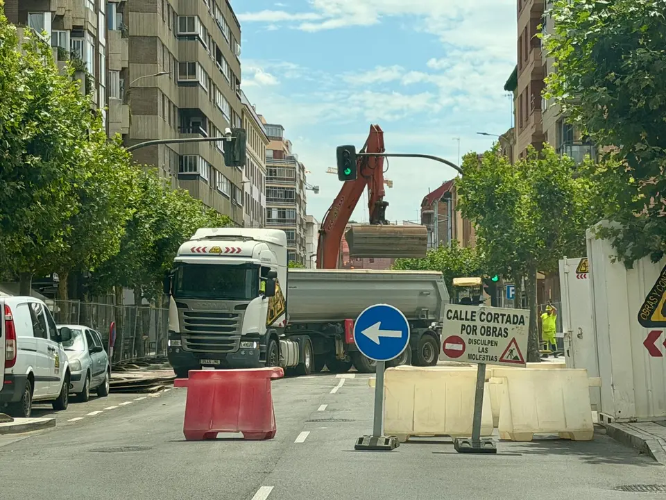 Obras en la avenida Mariano Andr&eacute;s. S.M.  (1)