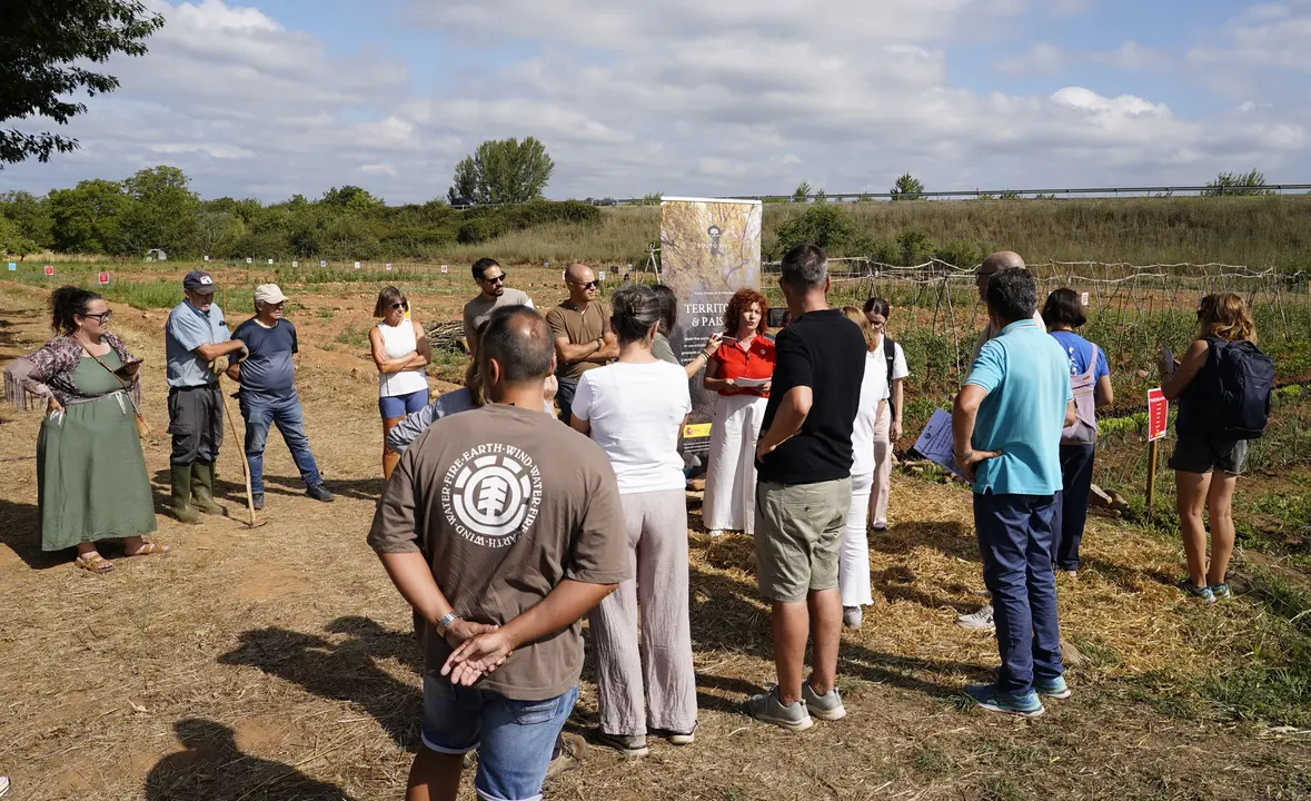 La Asociaci&oacute;n de Desarrollo Rural Bierzo-Cabrera presenta el Huerto Colectivo de Agricultura Regenerativa del Proyecto Souto Vivo, que ha contado con la colaboraci&oacute;n del Banco de Tierras, la Asociaci&oacute;n Alimentos de Calidad y Ciuden
