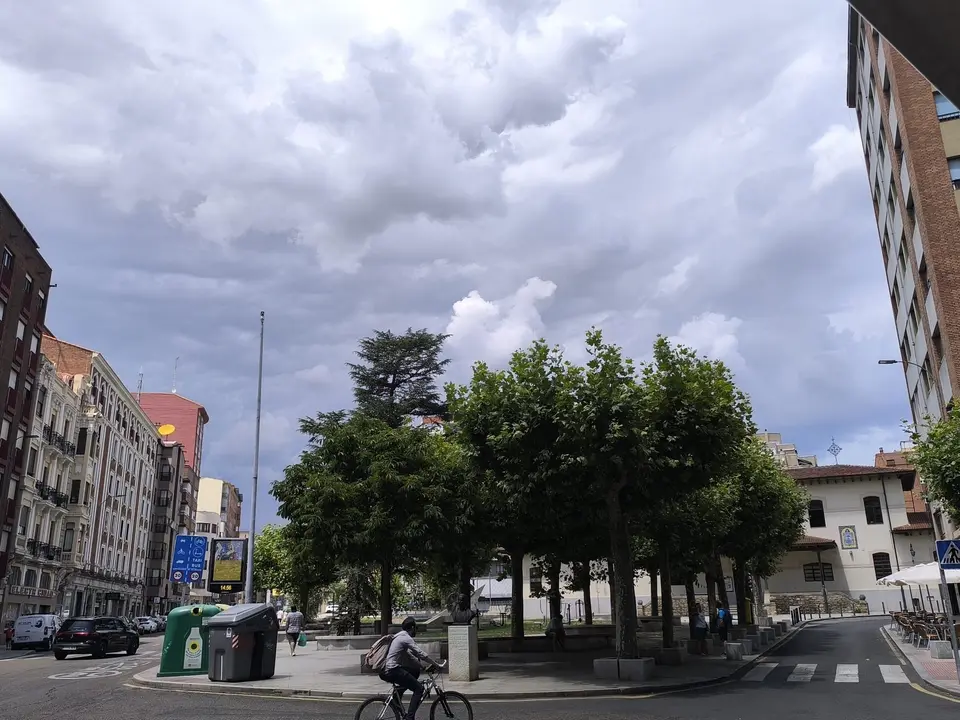 Cielos nubosos en Le&oacute;n. Le&oacute;n24horas
