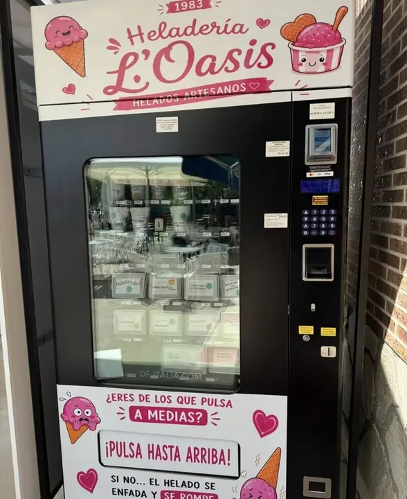 M&aacute;quina expendedora de la Helader&iacute;a Oasis