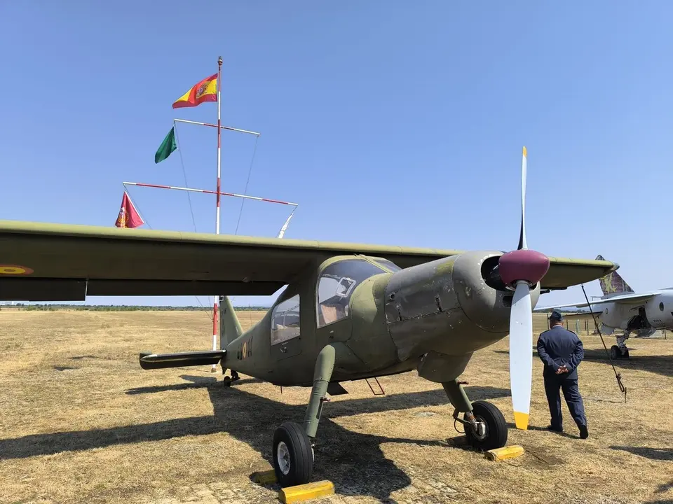 Uno de los aviones que hoy descansan expuestos en el aer&oacute;dromo de la Virgen del Camino. Le&oacute;n24horas