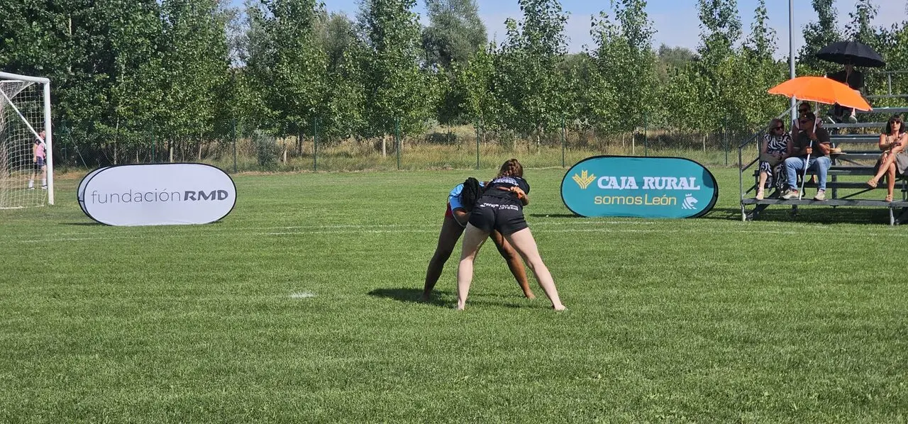 Corro de lucha leonesa de Villafa&ntilde;e 18 07 2026 (12)