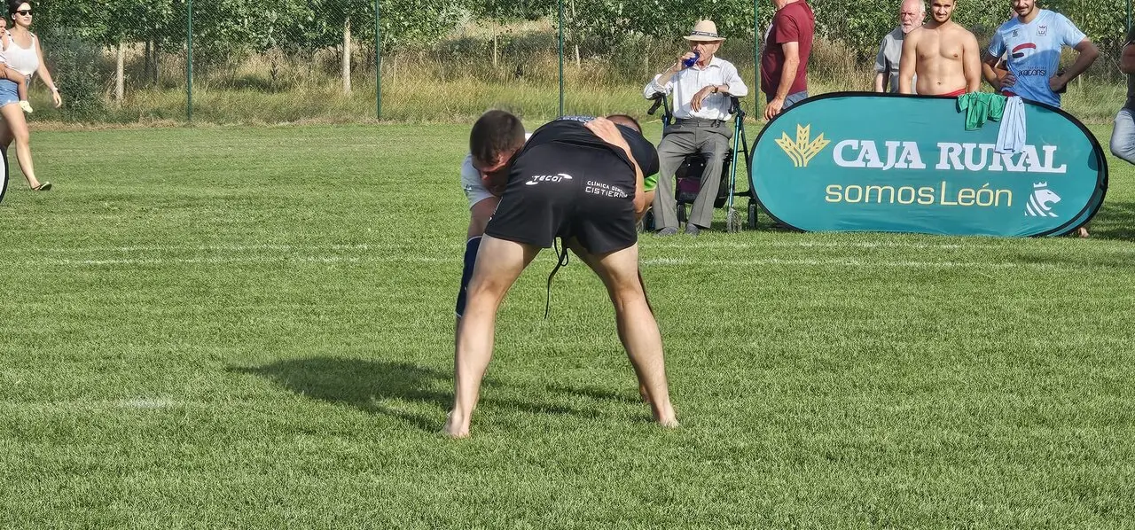 Corro de lucha leonesa Villafa&ntilde;e Semipesados 18 07 2026 (7)