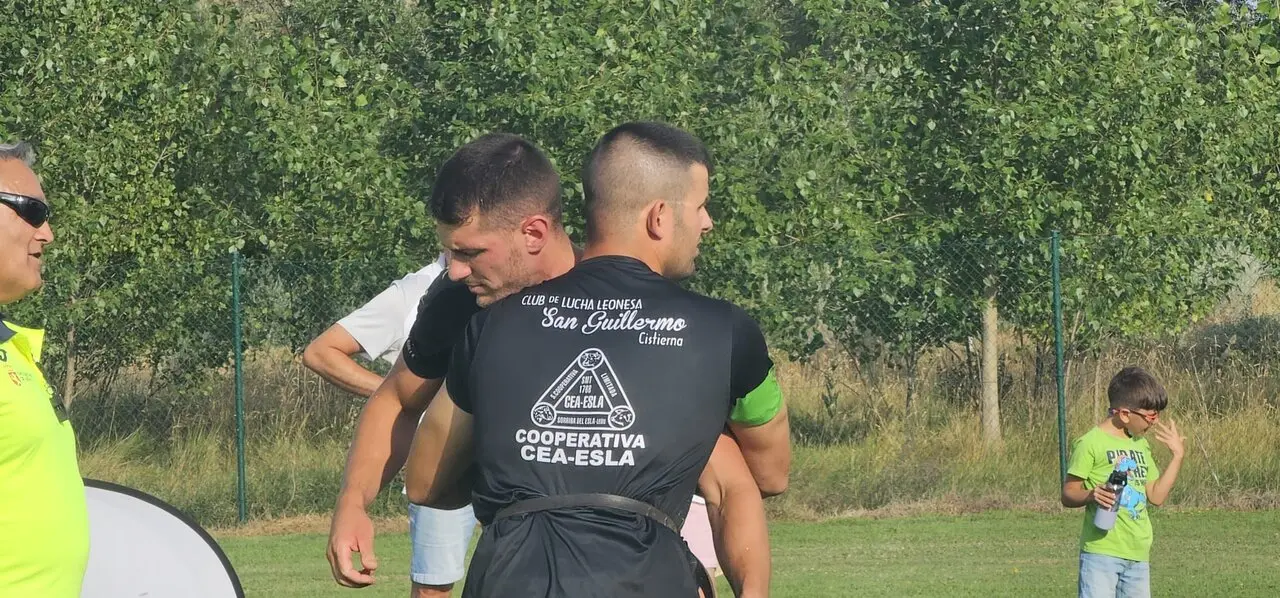 Corro de lucha leonesa Villafa&ntilde;e Semipesados 18 07 2026 (8)