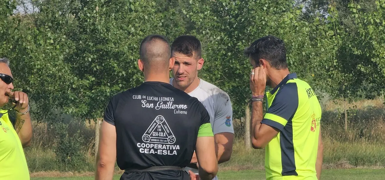 Corro de lucha leonesa Villafa&ntilde;e Semipesados 18 07 2026 (9)