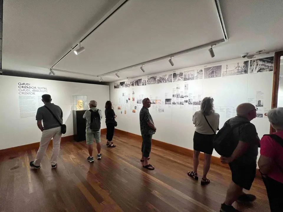 visitantes nueva exposici&oacute;n permanente Museo Casa Botines Gaudi