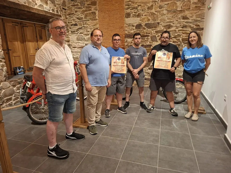 Exposición de vespinos en La Ba&ntilde;eza
